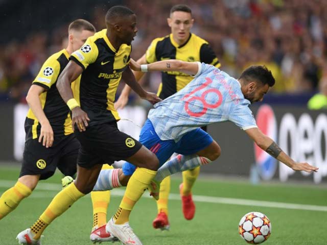 Bóng đá - MU thua ở Cúp C1, đá như “gà mắc tóc” vì...sân cỏ nhân tạo?