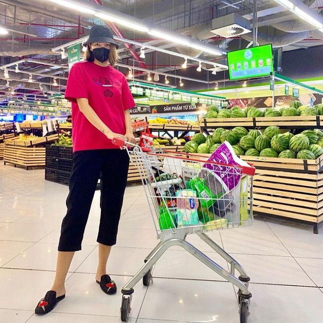 Minh Triệu cũng có cách kết hợp tương tự người bạn của mình.
