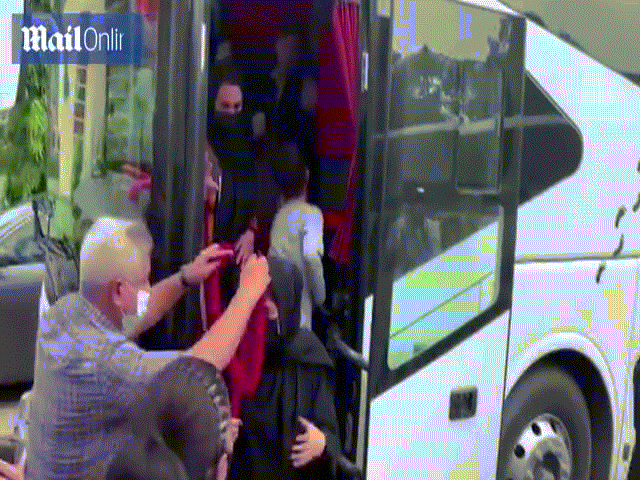 32 cô gái đội bóng đá nữ Afghanistan trốn sang nước láng giềng