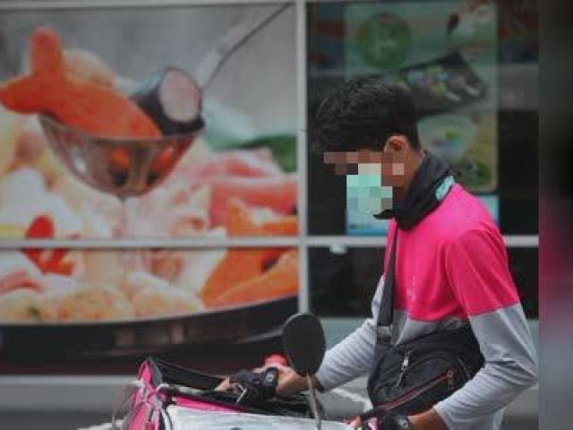 Bạn trẻ - Cuộc sống - Đưa ra yêu cầu gây choáng với khách nữ, nam shipper khiến dân mạng tranh cãi gay gắt