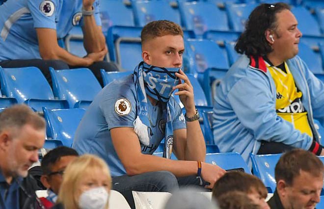 Các khán đài sân Etihad có nhiều chỗ trống ở trận Man City - Leipzig