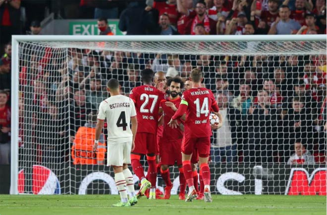 Salah tỏa sáng để gỡ hòa 2-2 cho "The Kop"