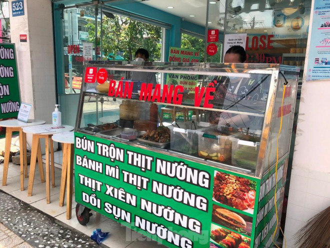 Chủ quán cố gắng giữ giá phần ăn để phục vụ khách