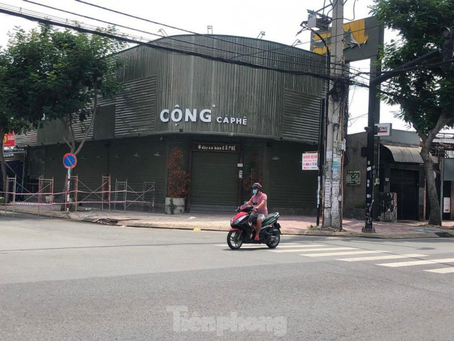 Người dân vẫn còn dè dặt khi ra đường