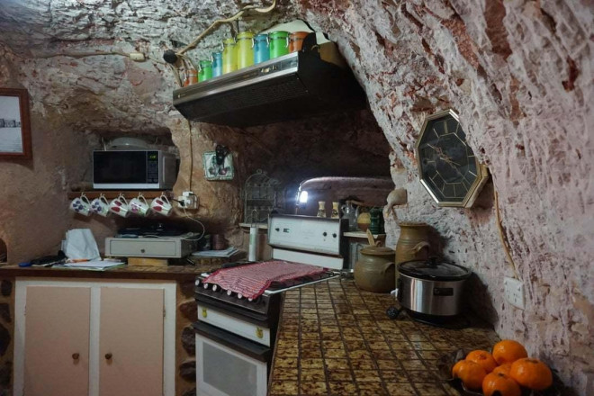 Những ngôi nhà ở đây có đầy đủ tiện nghi bao gồm phòng khách, phòng bếp, phòng ngủ.