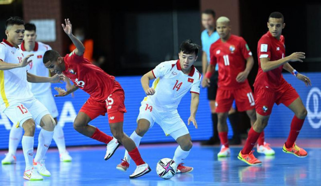 Văn Hiếu (số 14) ghi bàn ấn định tỷ số 3-2 cho ĐT futsal Việt Nam