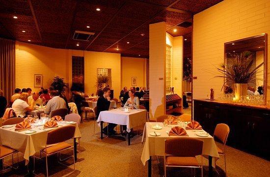 Nhà hàng cũng được xây dựng dưới lòng đất