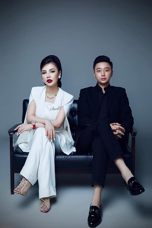 Ông Nguyễn Chí Minh giám đốc Công ty Cổ phần Đầu tư &amp; Công nghệ TAB (bên phải). Bà Đỗ Thị Huyền Trang phó giám đốc Trung tâm Truyền thông Sự kiện Chiến lược và Đổi mới Sáng tạo khu vực Bắc Bộ (ISAI) (bên trái)