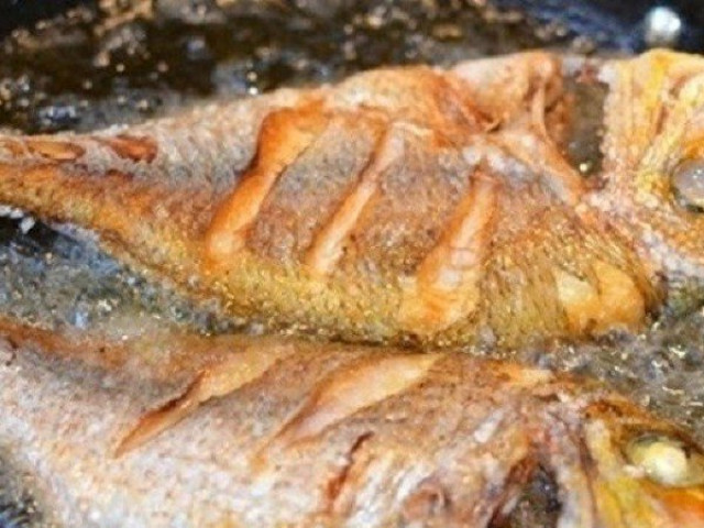 Ẩm thực - Trước khi rán, ướp chút nguyên liệu này đảm bảo cá vàng giòn, không sát chảo