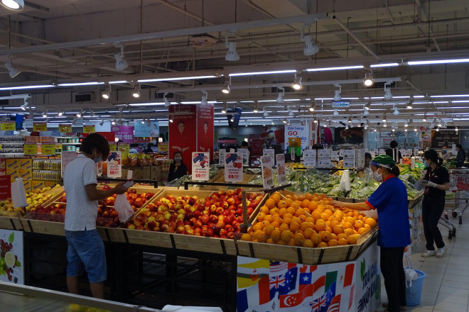 Hàng hóa đầy ắp.