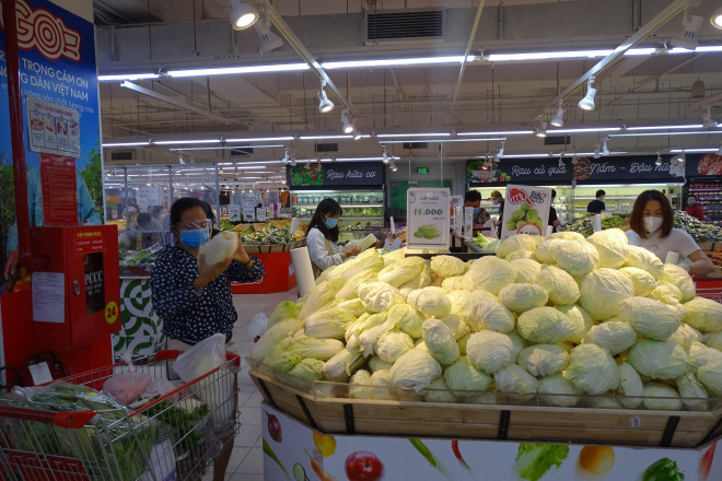 Người dân “vùng xanh” TPHCM vui mừng được đi chợ, siêu thị - 3