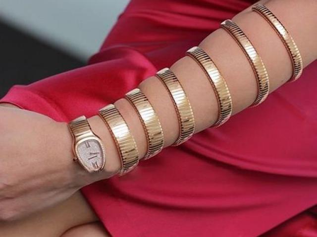 Thị trường - Tiêu dùng - Thủy Tiên - Công Vinh gây choáng với BST đồng hồ xa xỉ, có chiếc giá 7 tỷ