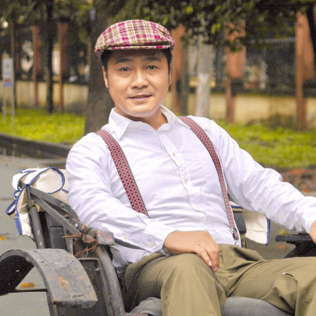 Trong suốt thời gian từ 1998 đến 2005, anh ngừng đóng phim nhưng vẫn đi hát từ Bắc chí Nam. Anh rẽ lối sang kinh doanh và trở thành ông chủ của một trong những công ty bất động sản có quy mô vốn lớn tại Việt Nam.

