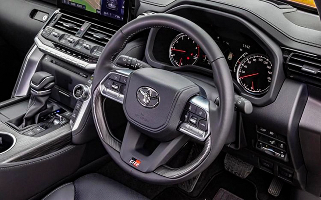 Toyota Land Cruiser bản GR Sport làm nhiều người điên đảo vì ngầu - 9