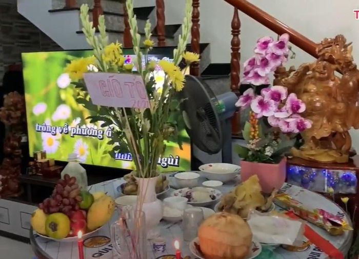 Hoài Lâm chia sẻ hình ảnh cúng Tổ nghiệp tại quê nhà Vĩnh Long