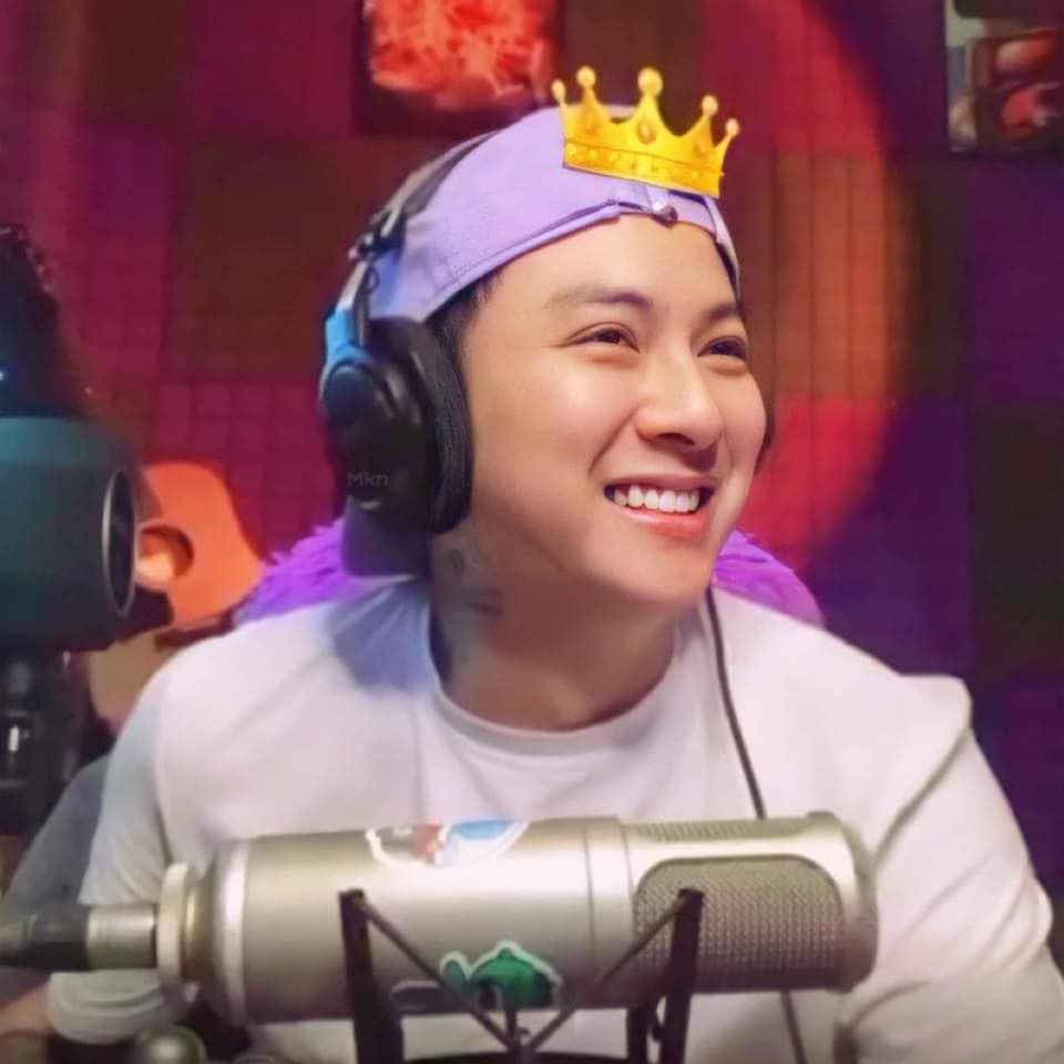 Hoài Lâm thường xuyên livestream trên một ứng dụng giải trí