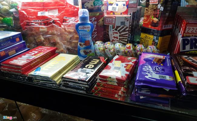 Táo thái lát sấy khô có giá 3.200 KPW/túi (81.000 đồng), rượu mộc nhĩ trắng có giá 4.100 KPW (103.000 đồng), rượu sochu Tanjun có giá 7.300 KPW/chai (184.000 đồng).
