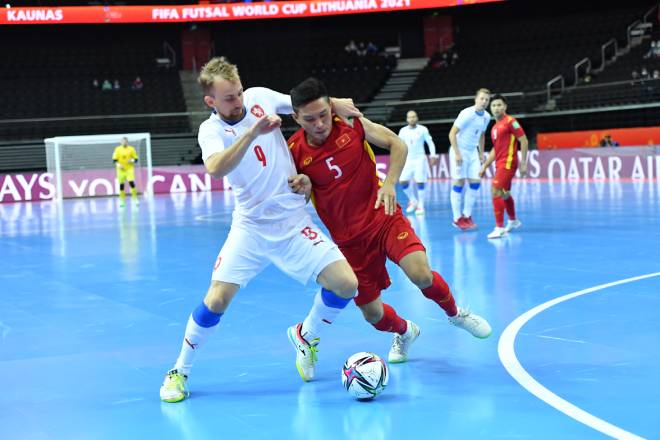 ĐT Việt Nam gây sốc khi cầm hòa CH Séc và giành vé vào vòng 1/8 Futsal World Cup 2021