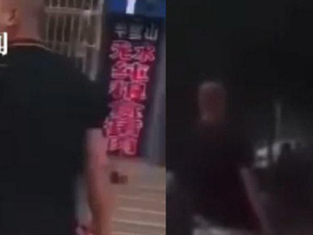 Bạn trẻ - Cuộc sống - Biết tin con gái xô xát với bạn ở trường, ông bố hùng hổ vác gậy bóng chày "thay trời hành đạo"