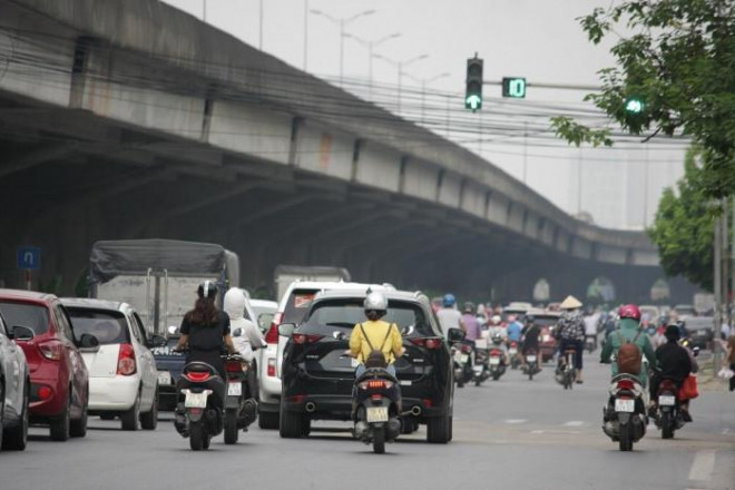 Chùm ảnh: Đường phố Hà Nội ken kín phương tiện trong sáng đầu tuần - 9