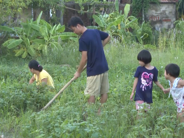 Tin tức trong ngày - Video: Đôi vợ chồng bán đất, dành 2 tỷ mua thiết bị y tế ủng hộ chống dịch