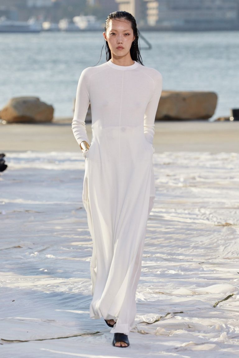 Nhà thiết kế gốc Việt lừng danh thế giới ra mắt thiết kế mới tại Tuần thời trang New York - 3