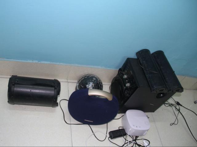 Pháp luật - Nhóm nữ nhân viên karaoke biến nhà thành phòng "bay", thác loạn cùng khách