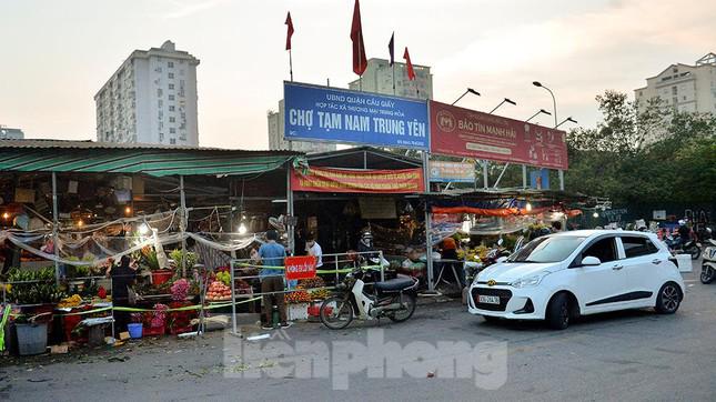 Ngày đầu nới lỏng giãn cách, người dân Hà Nội hồ hởi đi chợ từ sáng sớm - 7