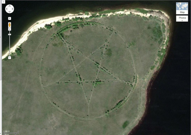 6 địa điểm cực dị và bí ẩn được biết đến nhờ Google Maps - 3