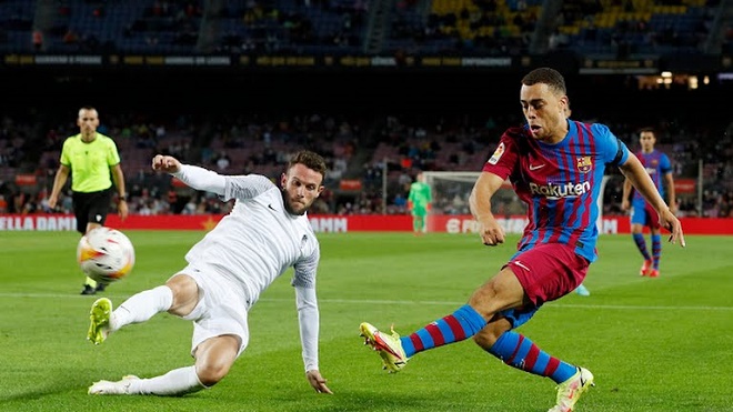 Trực tiếp bóng đá Barcelona - Granada: Araujo đánh đầu gỡ hòa (Vòng 5 La Liga) (Hết giờ) - 2