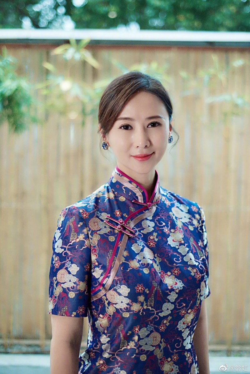Hoa hậu Hong Kong "không sợ cảnh nóng" tuổi 53 trẻ đẹp nhờ ngủ nhiều - 9
