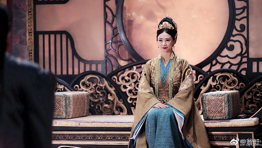 Hoa hậu Hong Kong "không sợ cảnh nóng" tuổi 53 trẻ đẹp nhờ ngủ nhiều - 10