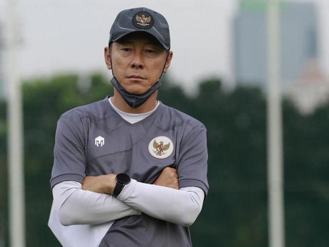 HLV&nbsp;Shin Tae Yong đứng trước áp lực giành thành tích cao ở AFF Cup 2021