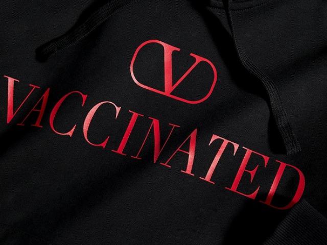 Thời trang - Valentino cùng UNICEF ra đời áo hoodie ủng hộ tiêm chủng ngừa Covid toàn cầu