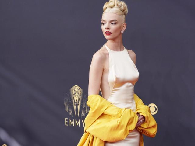 Thời trang - Ngắm bản vẽ trang phục của Anya Taylor-Joy tại giải Emmy