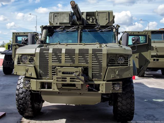 Media - "Quái thú" siêu hạng có thể chịu 6kg thuốc nổ TNT của quân đội Nga