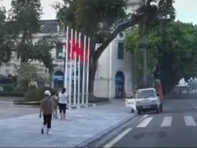 Tin tức trong ngày - Hà Nội: 4 phụ nữ đi thể dục, dắt chó đi dạo bị xử phạt