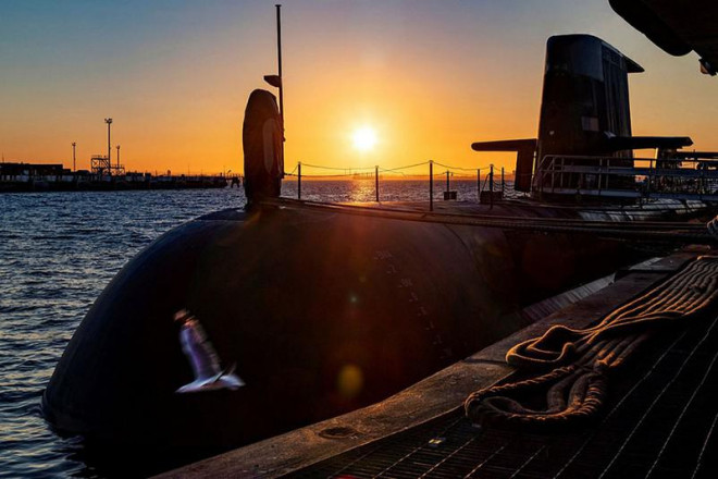 Một tàu ngầm thuộc biên chế hải quân Hoàng gia Úc neo tại căn cứ hải quân HMAS Stirling thuộc bang Western, Úc. Ảnh: GETTY/BỘ QUỐC PHÒNG ÚC