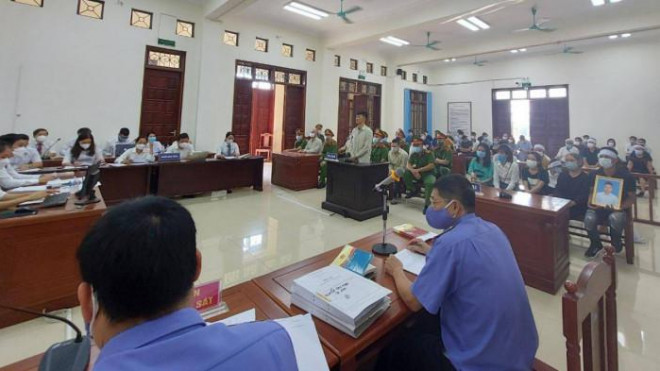 Quang cảnh hội trường xét xử vụ án.