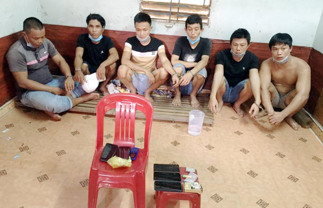 6 đối tượng tụ tập, chuẩn bị sử dụng ma túy bị CAP Điện Ngọc phát hiện vào ngày 20-9-2021.