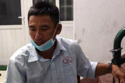 Đòi "xét nghiệm ngay" không được, đánh cả công an