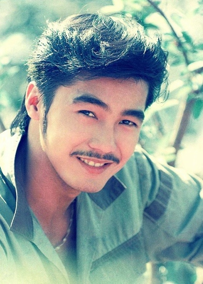 Lý Hùng từng là nam tài tử hàng đầu màn bạc thập niên 80-90 của thế kỷ trước, với gia tài trên dưới 100 bộ phim và đa số đều là vai nam chính.
