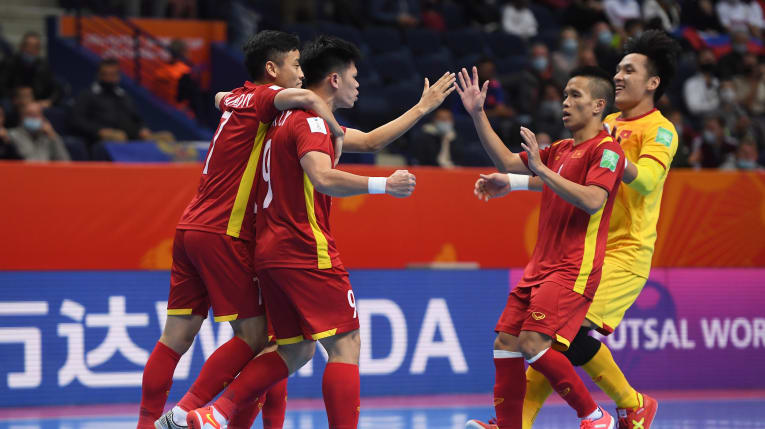 Đội tuyển Futsal Việt Nam gây nhiều khó khăn cho đương kim á quân Futsal World Cup ở trận đấu tối 22/9. Ảnh: AFC