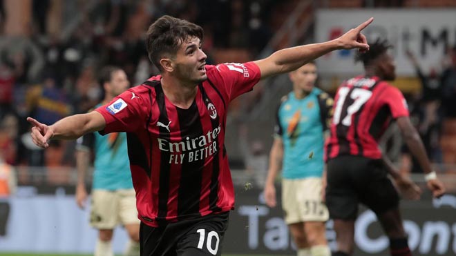 Cựu tiền vệ Real Madrid, Brahim Diaz khai thông thế bế tắc cho AC Milan khi đấu tân binh Venezia ở Serie A