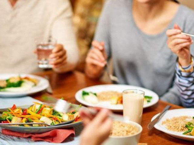 Sức khỏe đời sống - Những thói quen khi ăn "phá gan, hại thận, hỏng dạ dày" nhiều người Việt vẫn làm hằng ngày