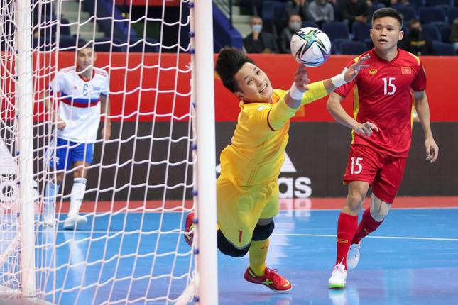 3 chàng trai nổi bật trong đội tuyển futsal Việt Nam: Thủ môn Hồ Văn Ý gây ấn tượng mạnh - 3