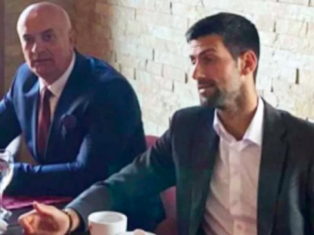 Thể thao - Cực sốc: Djokovic chụp ảnh chung với cựu chỉ huy đội quân "diệt chủng"