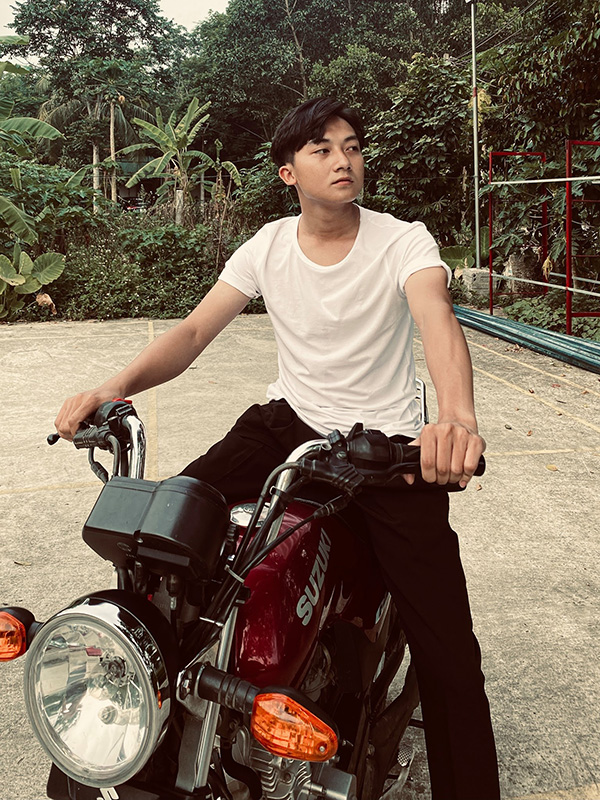 Được nhận xét có vẻ bề ngoài giống Bad boy, nhưng những gì Toàn Phan muốn lại là mang niềm vui, sự hạnh phúc tới người quan tâm cậu.