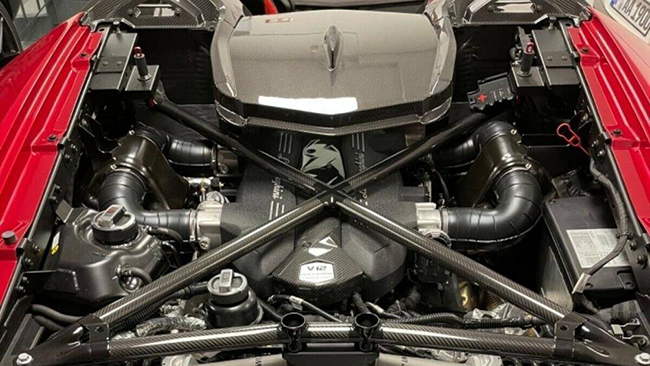 Lamborghini Centenario được trang bị động cơ V12 hút khí tự nhiên, dung tích 6.5 lít nhưng được tinh chỉnh cho ra công suất cực đại 770 mã lực
