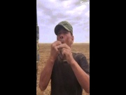 Thế giới - Video: Nông dân Nga nhét rắn độc vào miệng, bị cắn và phản ứng kinh hoàng